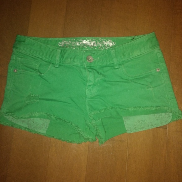 Green shorts - Picture 1 of 4